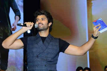 Maharshi Movie Pre Release Event